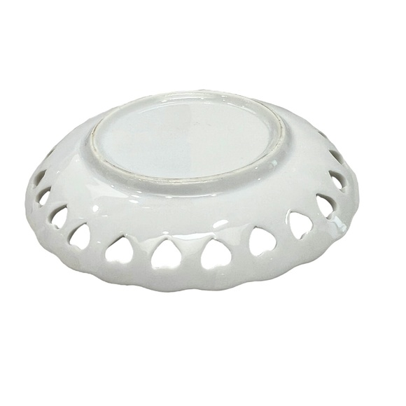 VINTAGE 1960s PORCELAIN TRINKET DISH WITH HAND PAINTED FLOWERS & HEART CUTOUTS - Picture 13 of 13